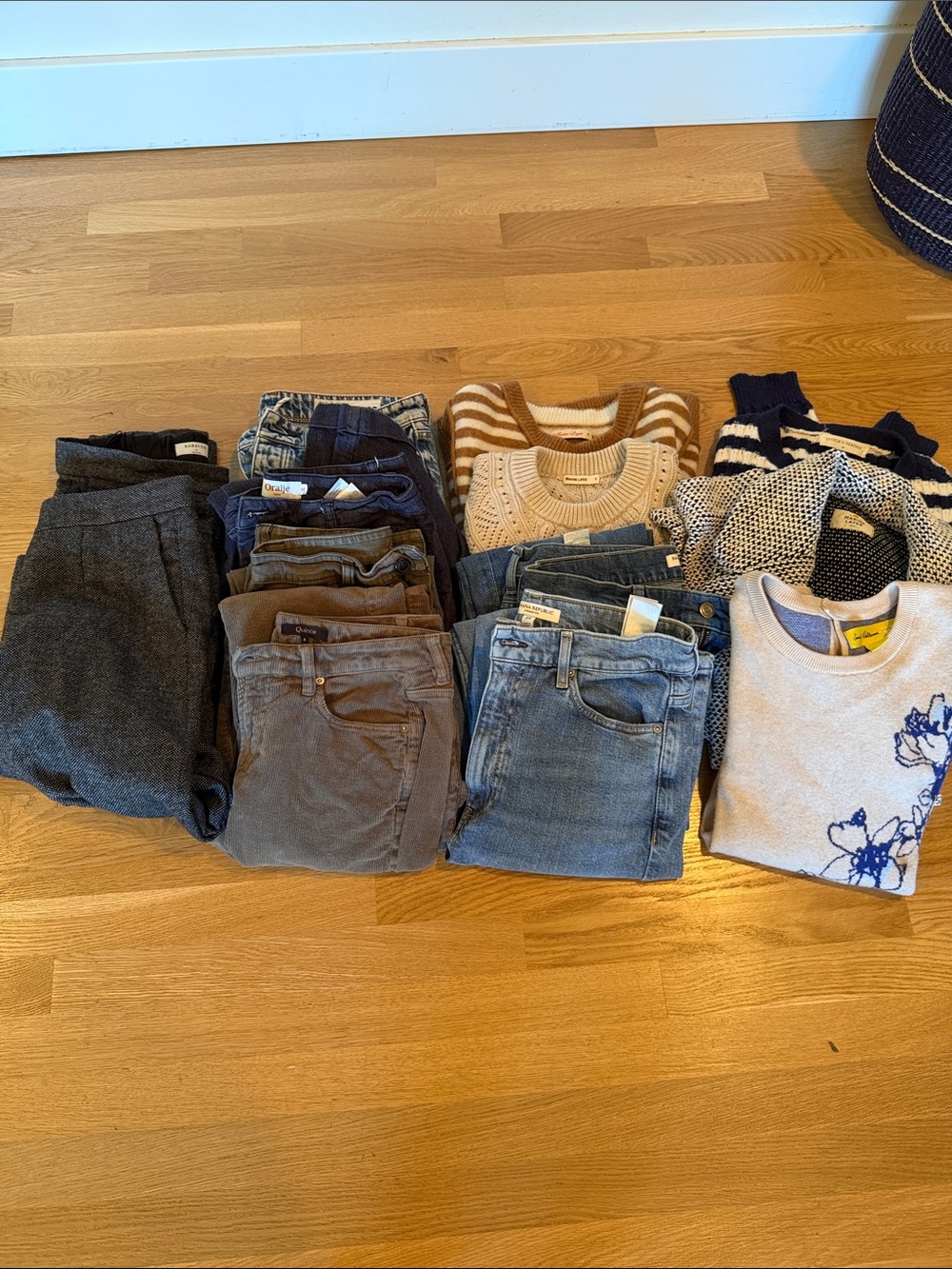BUNDLE - size 8/10 Women’s. All pants sz 29. All tops fit a medium.